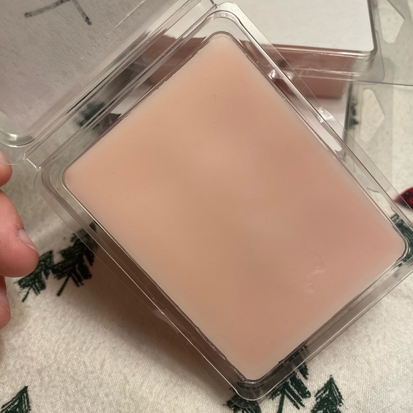 3/$13 champagne toast wax melts - Picture 3 of 3